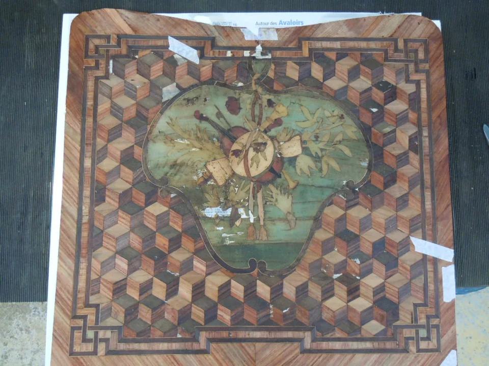 Placage déposé, avant restauration (revers)